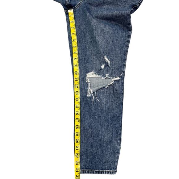 Abercrombie & Fitch The Mom High Rise Jeans Busted Knee Medium Wash Sz 28 / 6s - Picture 8 of 11